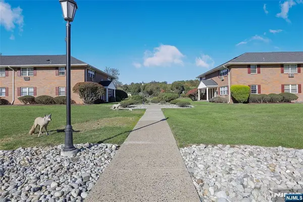 87 N Maple Avenue, Park Ridge, NJ 07656