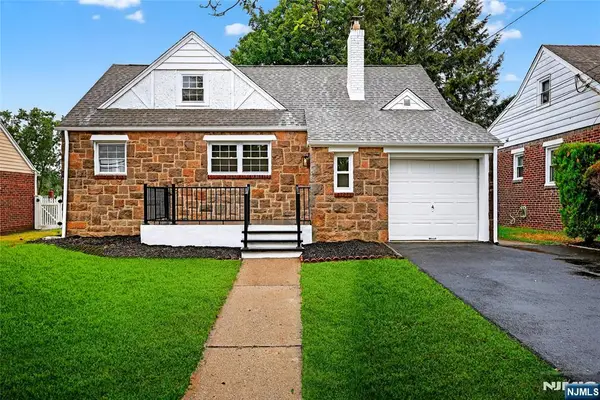 179 Huguenot Drive, New Milford, NJ 07646