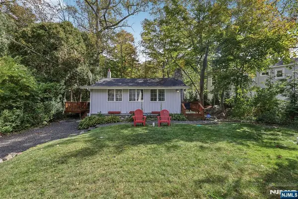 8 Woodland Road, Ringwood, NJ 07456