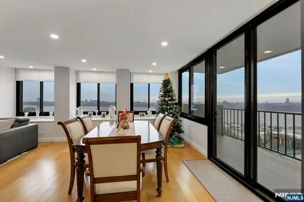 300 Winston Drive C0910, Cliffside Park, NJ 07010