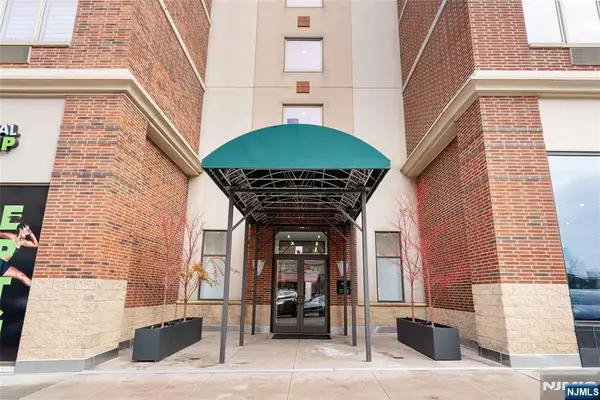 2201 City Place, Edgewater, NJ 07020