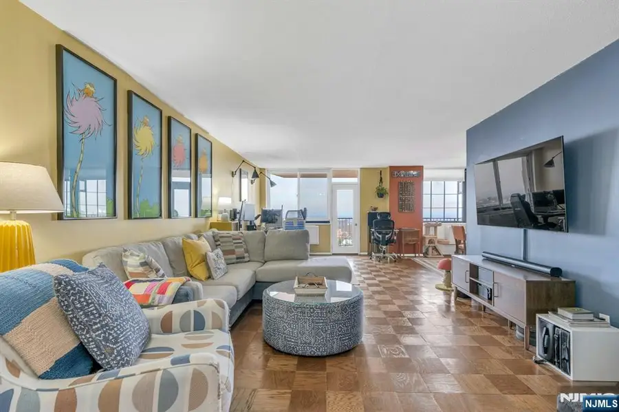 2150 Center Avenue 17D, Fort Lee, NJ 07024 - Image #2