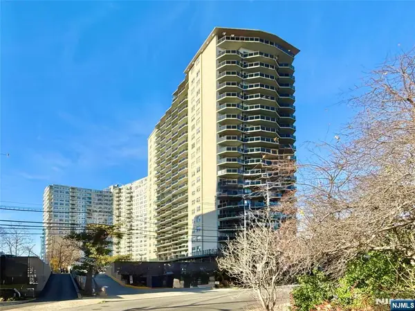 2077 Center Avenue 5E, Fort Lee, NJ 07024