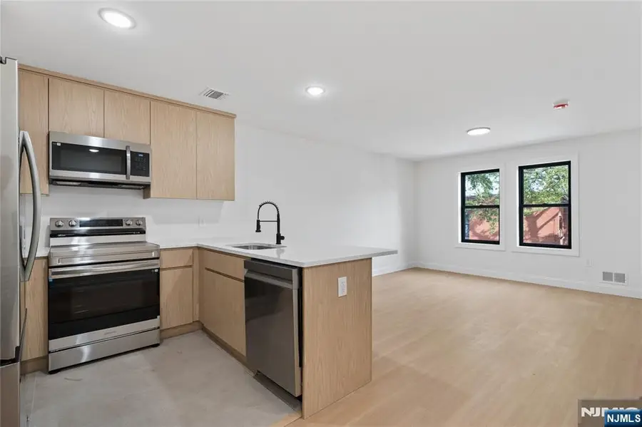 7 Montclair, Paterson, NJ 07503 - #3