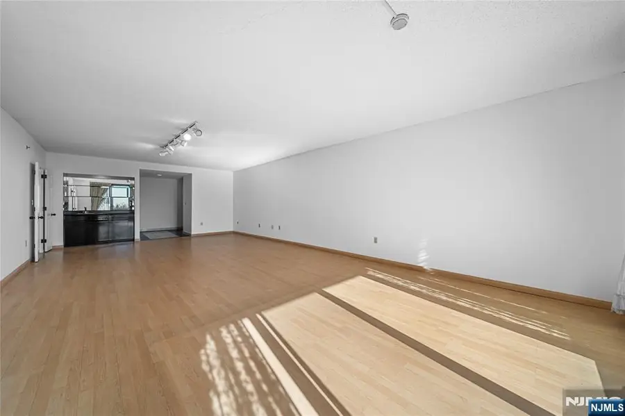 900 Palisade Avenue 5A, Fort Lee, NJ 07024 - Image #3