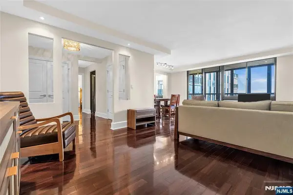 200 Winston Drive 1711, Cliffside Park, NJ 07010