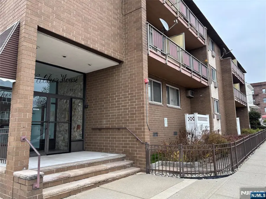423 Walker Street B5, Fairview, NJ 07022 - Image #2
