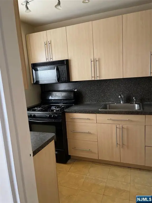 1470 W TERRACE Circle 4, Teaneck, NJ 07666 - Image #2