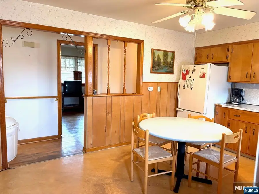 401 Stuyvesant Avenue, Lyndhurst, NJ 07071 - Image #2