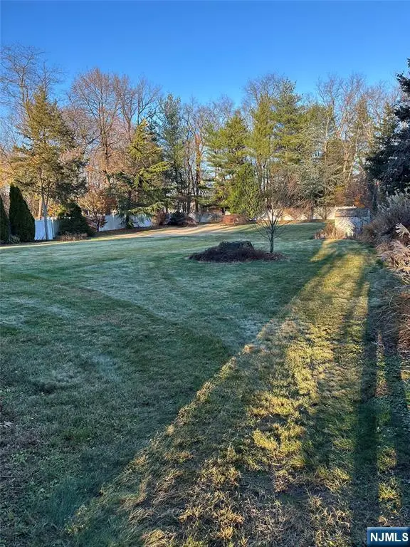 31 Leonard Drive, Old Tappan, NJ 07675 - Image #2