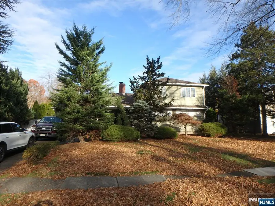 31 Leonard Drive, Old Tappan, NJ 07675 - Image #2
