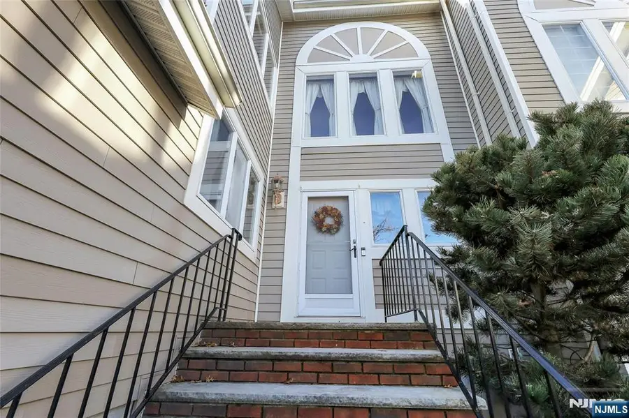 10 Greenup Court, Wayne, NJ 07470 - Image #2