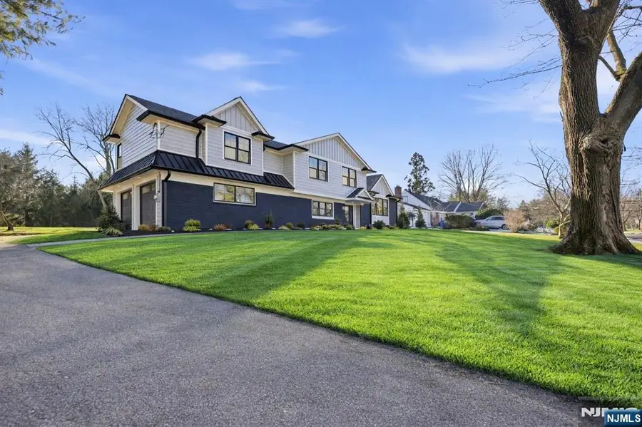 442 Ellis Place, Wyckoff, NJ 07481 - Image #2