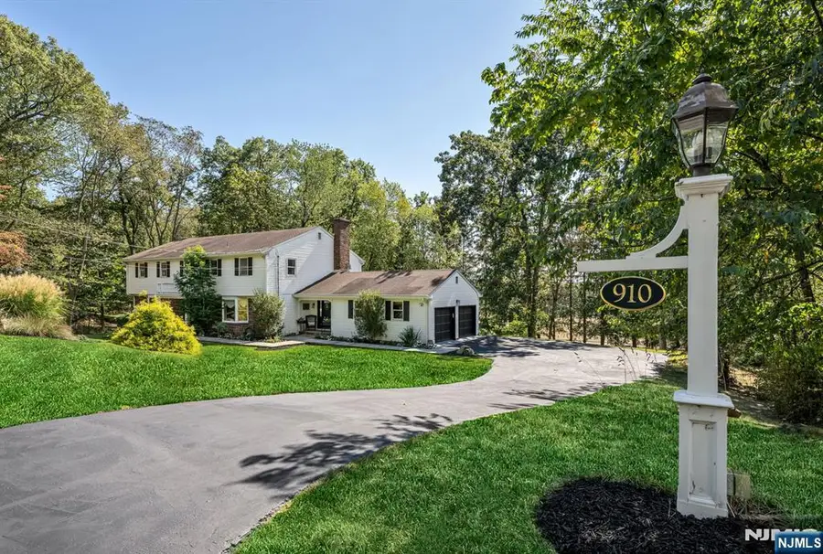 910 Huron Road, Franklin Lakes, NJ 07417 - Image #2
