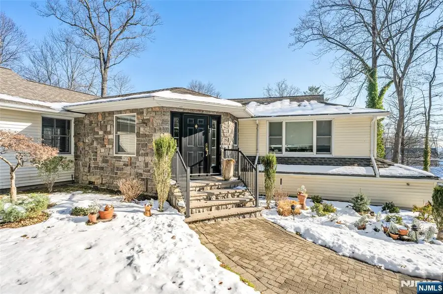 15 Kenwood Drive, Woodcliff Lake, NJ 07677 - Image #2