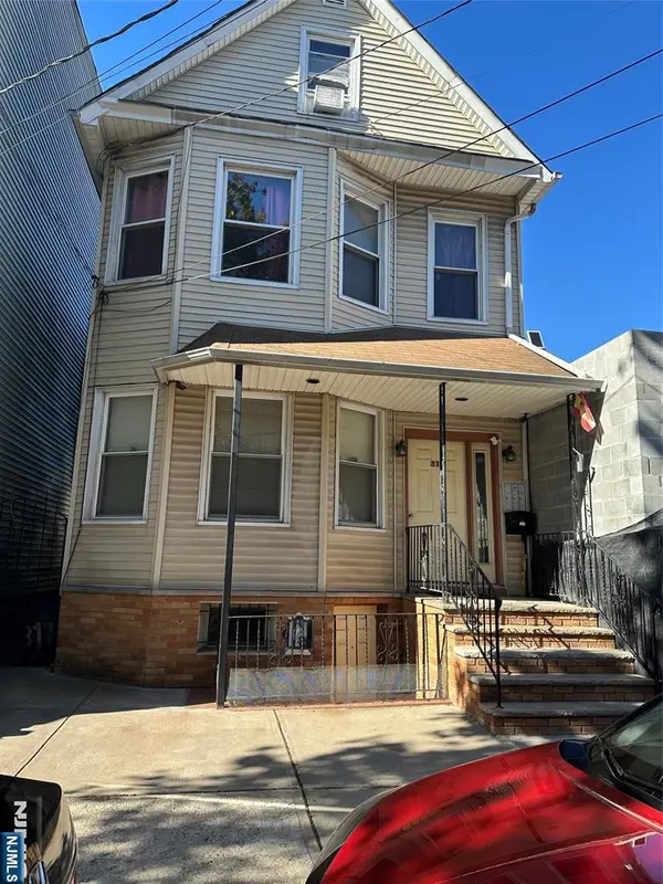 31 Read, Newark, NJ 07105