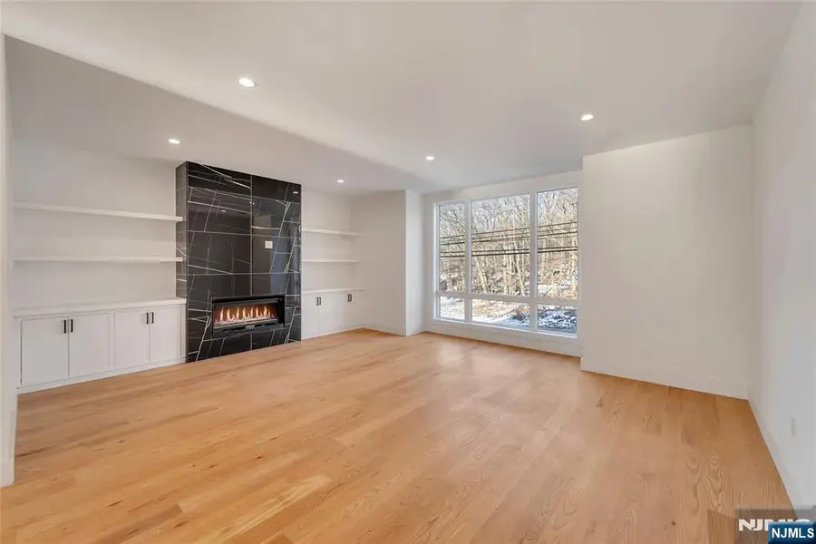 432 Stillwell Avenue A, Fort Lee, NJ 07024 - Image #2