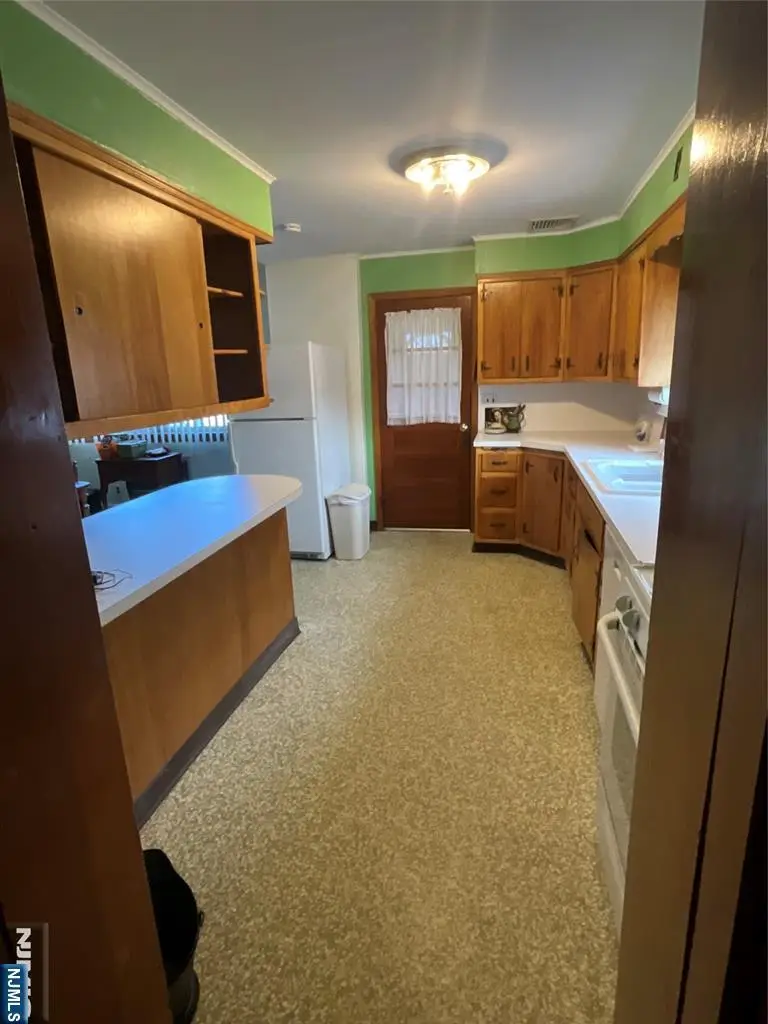 219 Copeland Avenue, Lyndhurst, NJ 07071 - Image #2