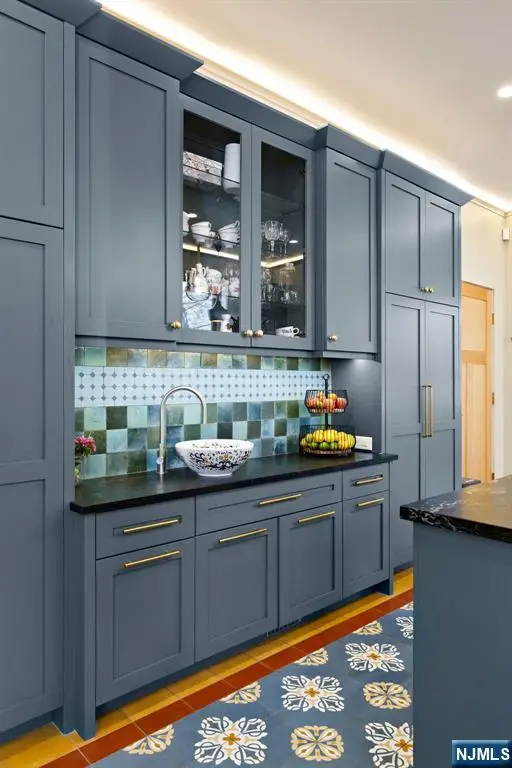 2214 Palisade Avenue, Weehawken, NJ 07086 - #2