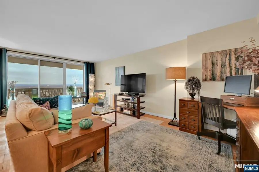 2000 Linwood Avenue 18B, Fort Lee, NJ 07024 - Image #2