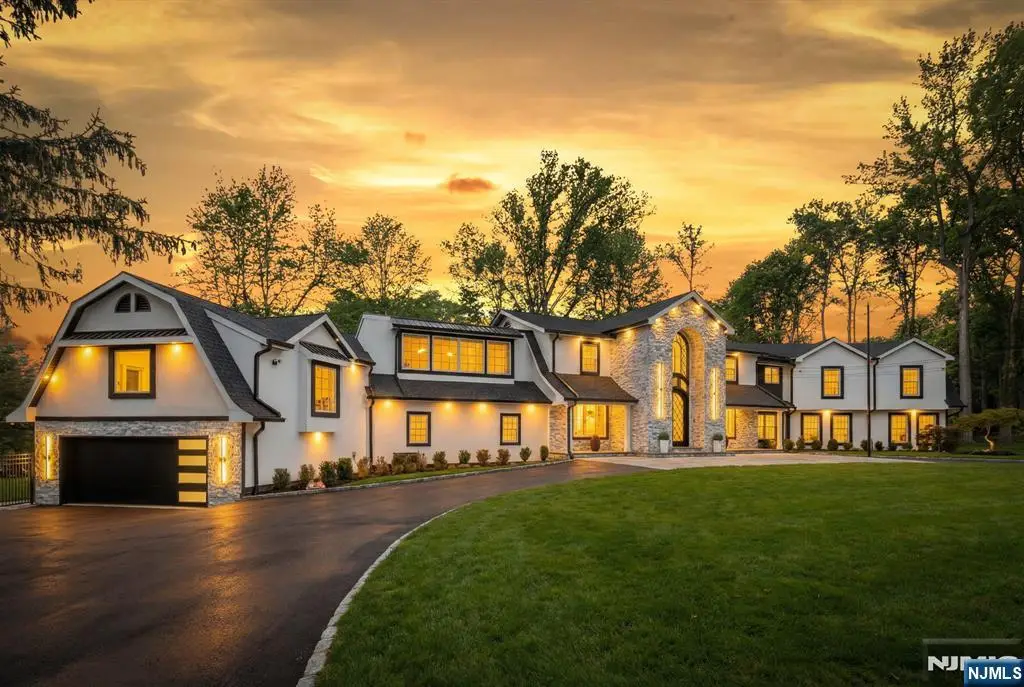 27 Applewood Drive, Upper Saddle River, NJ 07458 - Image #1