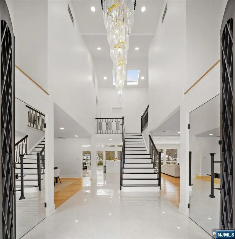 27 Applewood Drive, Upper Saddle River, NJ 07458 - Image #2