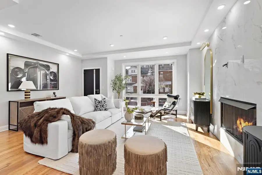 227 Wayne Avenue 227A, Cliffside Park, NJ 07010 - Image #3