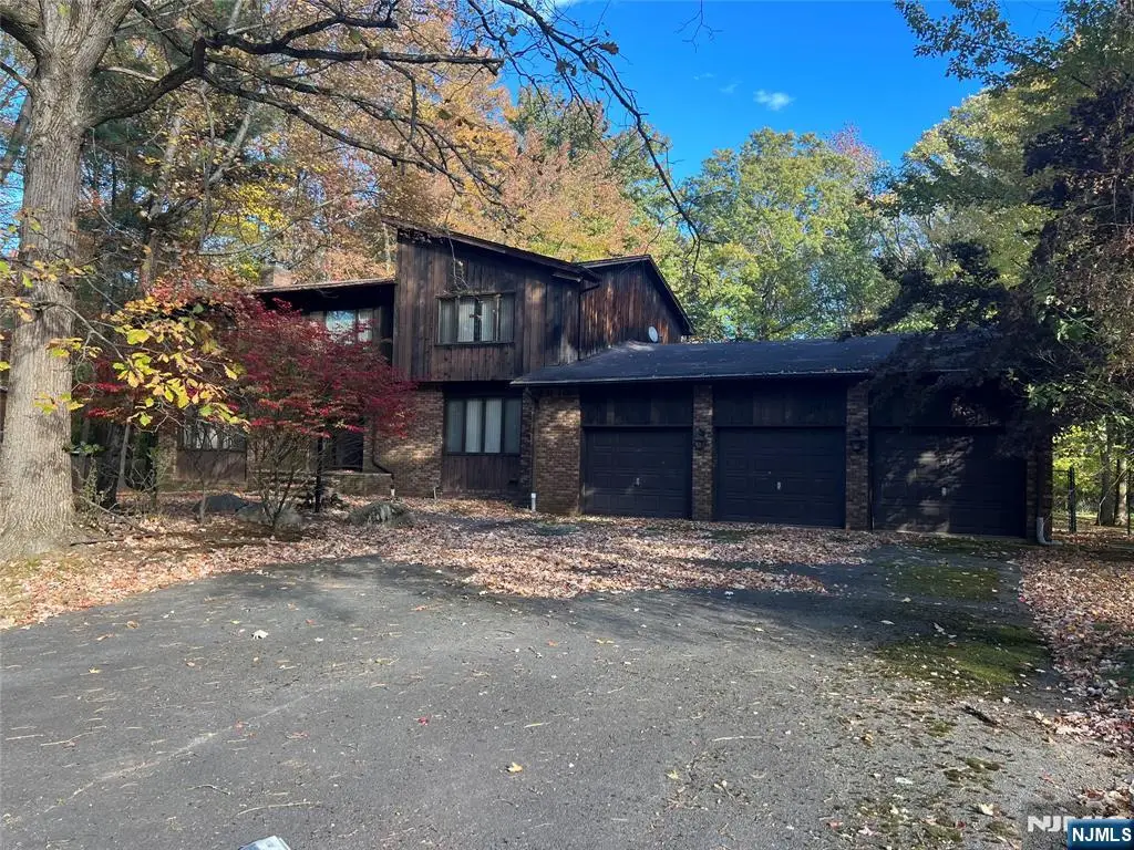 90 Dyer Court, Norwood, NJ 07648 - Image #1