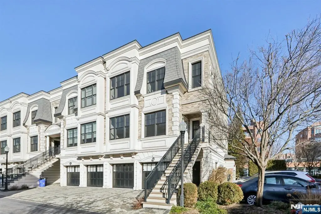24 Marquis Court, Edgewater, NJ 07020 - Image #1
