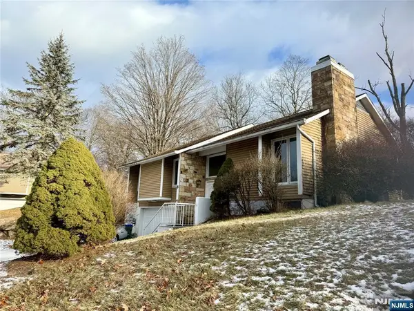 8 Canada Goose Drive, Hackettstown, NJ 07840