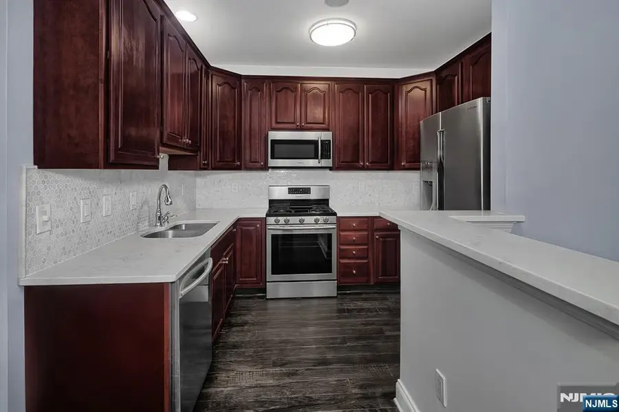 392 Kingston Court, West New York, NJ 07093 - Image #3