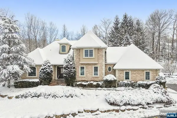 84 Walsh Drive, Mahwah, NJ 07430