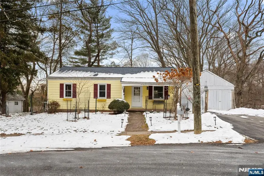 23 Lindy Place, Old Tappan, NJ 07675 - Image #2