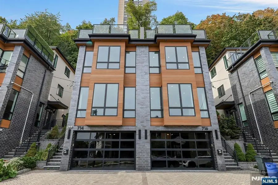 716 Undercliff Avenue 716, Edgewater, NJ 07020 - Image #2