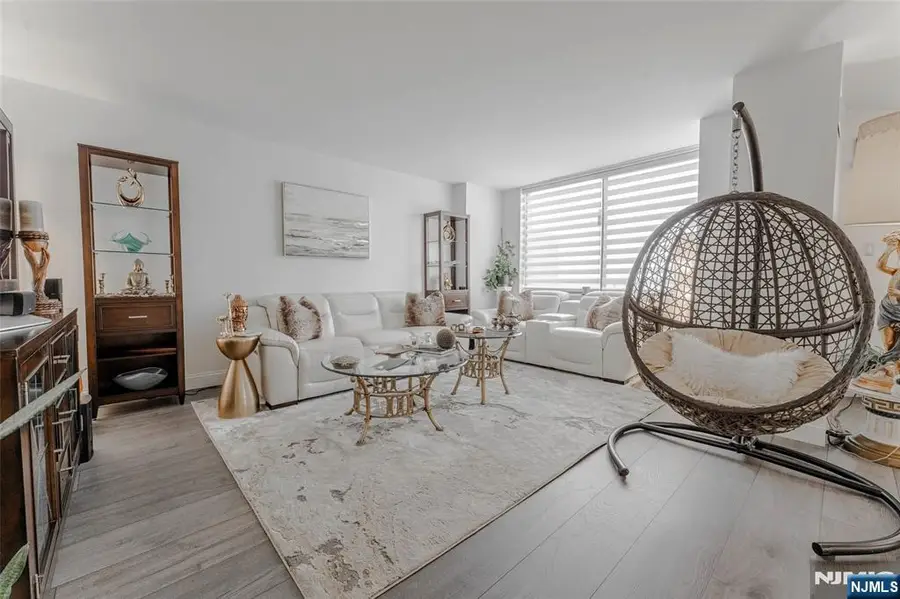 806 Harmon Cove Tower 806, Secaucus, NJ 07094 - #2