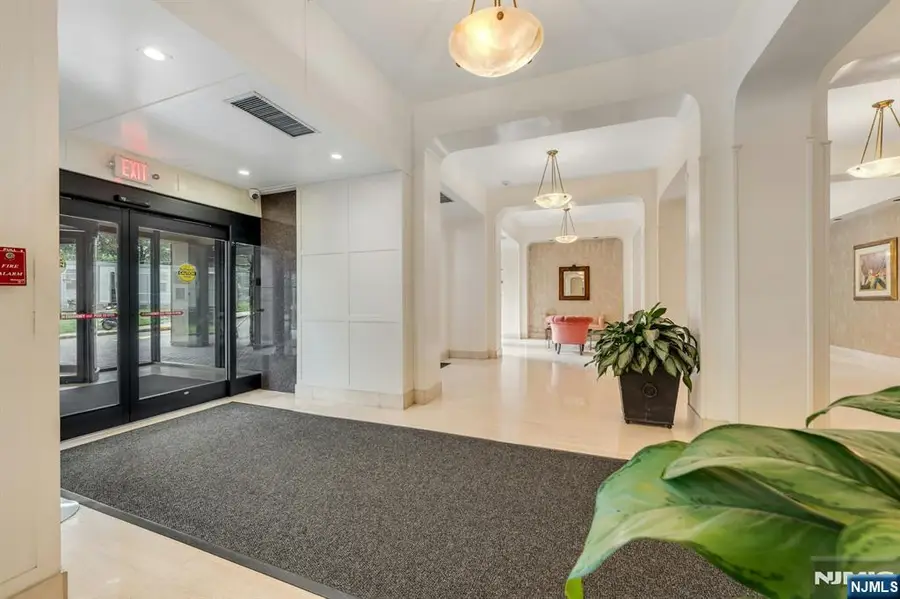 555 North Avenue 23S, Fort Lee, NJ 07024 - Image #2