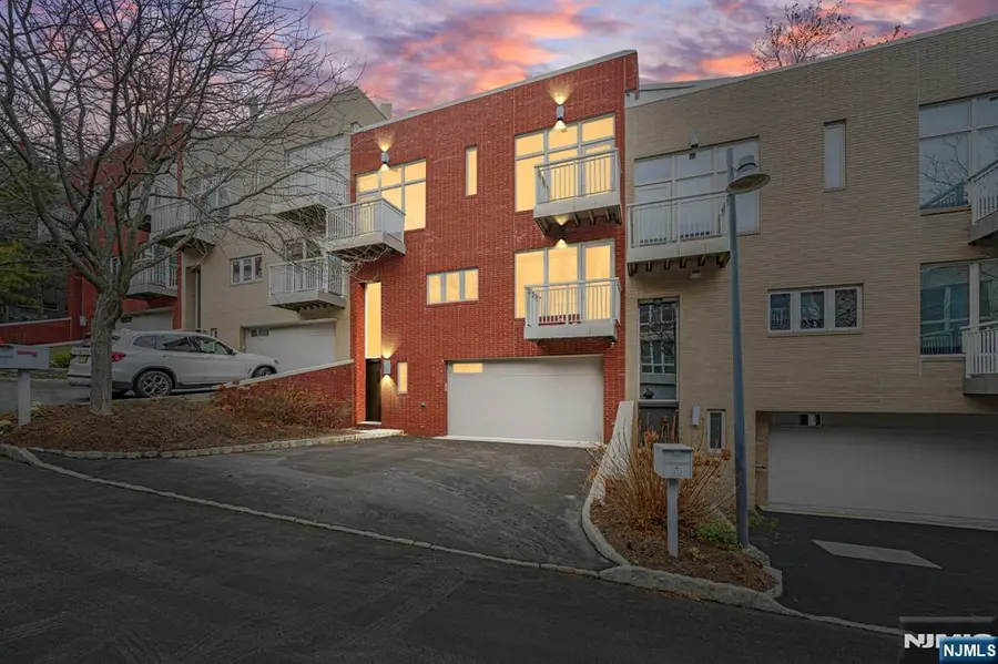 9 Vela Way, Edgewater, NJ 07020 - Image #2