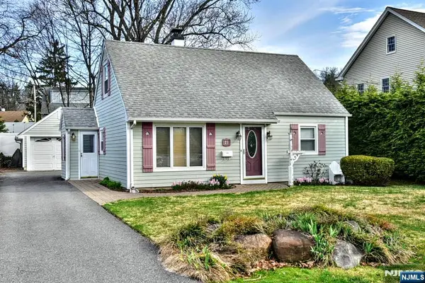 21 Charles Terrace, Waldwick, NJ 07463