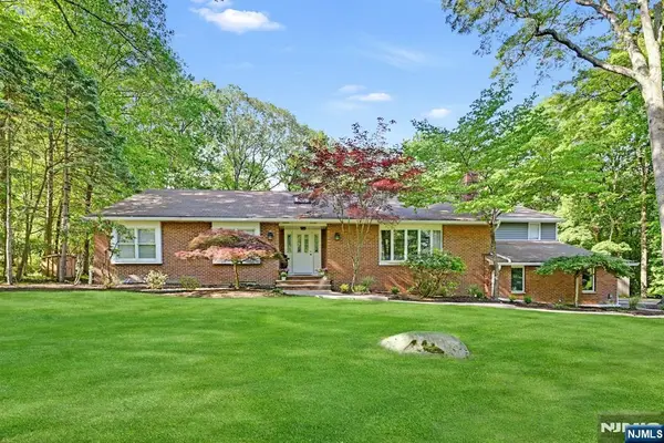 12 Hidden Glen Road, Upper Saddle River, NJ 07458