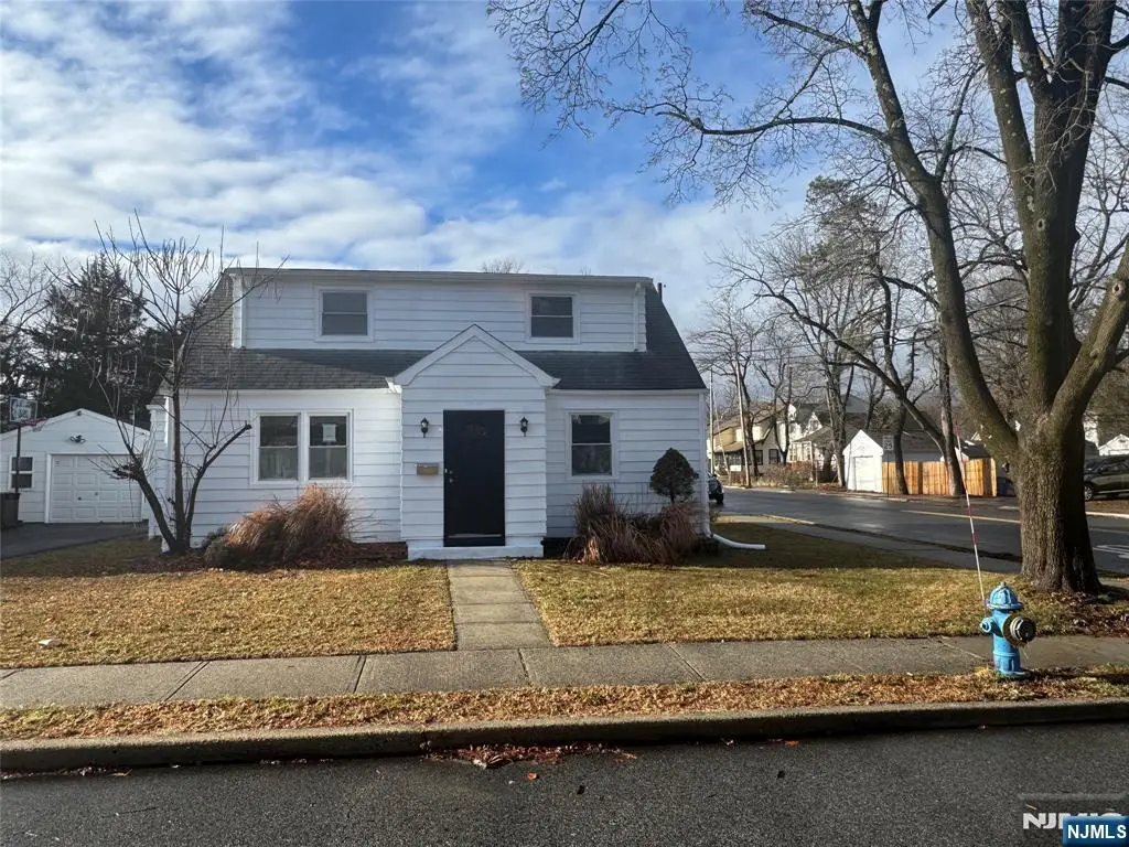 11 Van Dam Avenue, Bloomingdale, NJ 07403 - Image #1