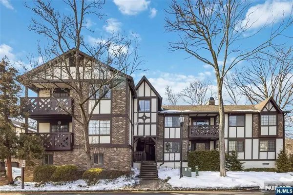 1306 Faulkner Court, Mahwah, NJ 07430