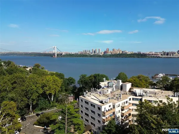 1375 River LG, Edgewater, NJ 07020