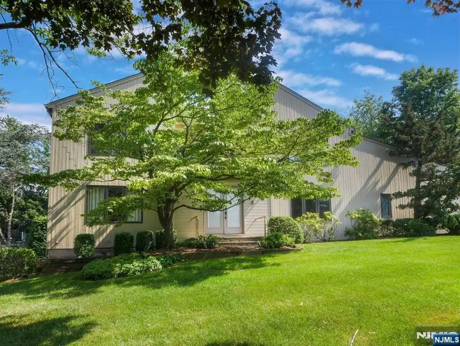 5 Bourbon Street, Wayne, NJ 07470 - #2