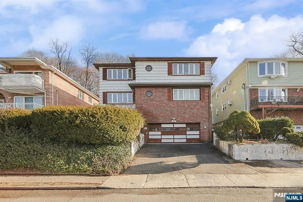 432 Oak Street, Ridgefield, NJ 07657 - Image #1