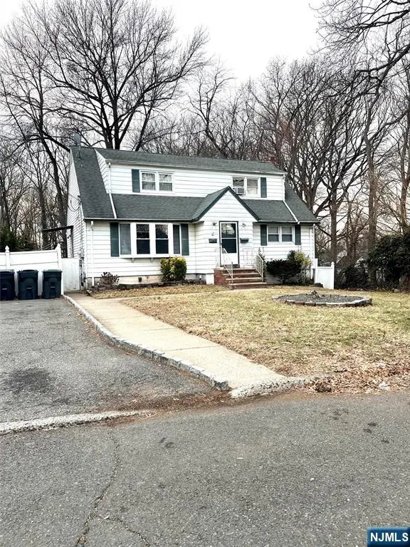 2 Van Valkenburgh Avenue, Bergenfield, NJ 07621