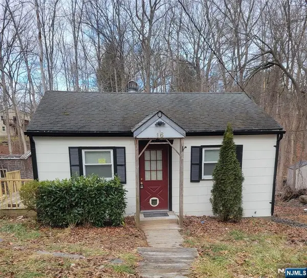 16 Beech Court, Ringwood, NJ 07456