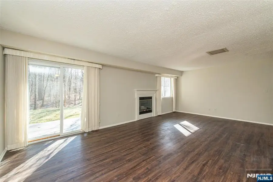 119 Woods Edge Drive, Succasunna, NJ 07876 - Image #2