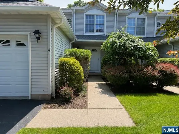 41 Foxwood Square, Old Tappan, NJ 07675