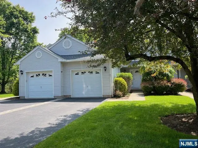 41 Foxwood Square, Old Tappan, NJ 07675 - Image #3