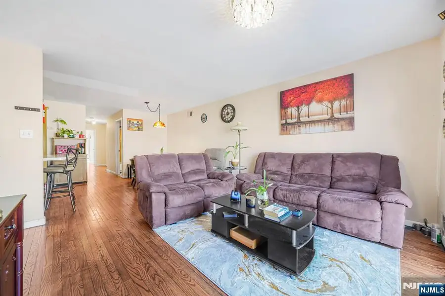 952 Flora Street, Elizabeth, NJ 07201 - Image #2